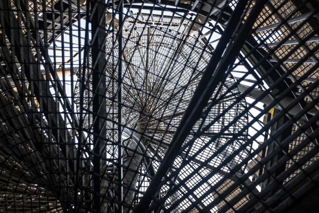 تصميم وبناء الهياكل الفولاذية (السُوَلَات): خطوة بخطوة